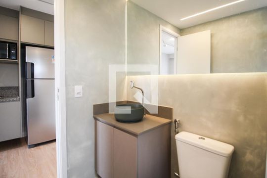 Banheiro de apartamento para alugar com 1 quarto, 28m² em Jardim das Acacias, São Paulo