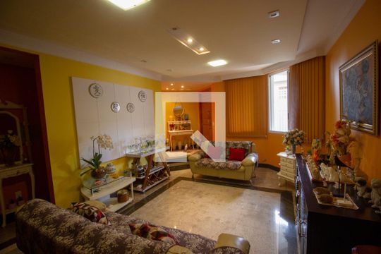 Sala de casa à venda com 5 quartos, 314m² em Metropolitano, Brasília