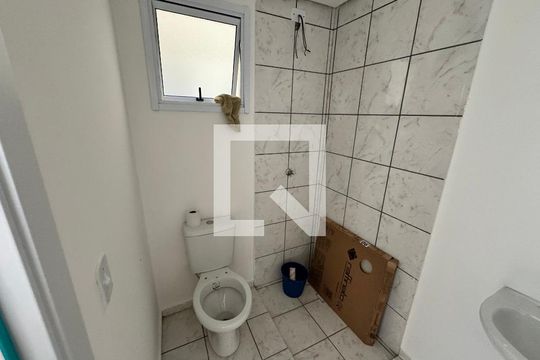 Banheiro de apartamento à venda com 2 quartos, 45m² em Campina, São Leopoldo