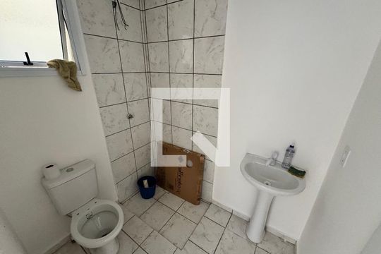Banheiro de apartamento à venda com 2 quartos, 45m² em Campina, São Leopoldo