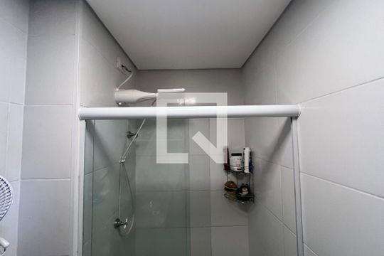 Banheiro de apartamento para alugar com 2 quartos, 65m² em Macuco, Santos