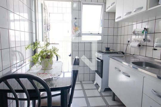 Cozinha de apartamento à venda com 2 quartos, 60m² em Vila Pirajussara, São Paulo