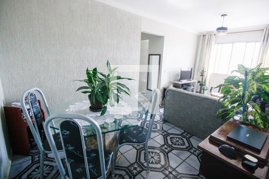 Sala de apartamento à venda com 2 quartos, 60m² em Vila Pirajussara, São Paulo