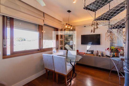 Sala de apartamento à venda com 2 quartos, 140m² em Santana, Porto Alegre