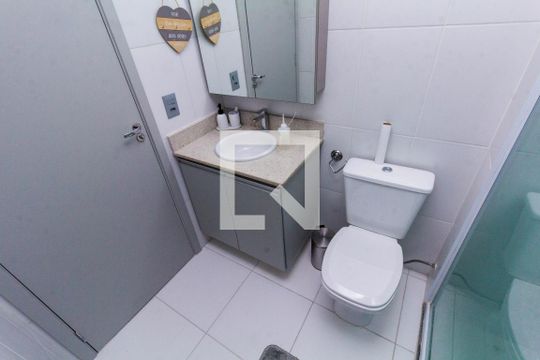 Banheiro de apartamento para alugar com 1 quarto, 34m² em Jardim Santa Teresinha, São Paulo