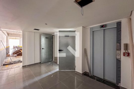 Hall de entrada de apartamento à venda com 2 quartos, 42m² em Vila Progresso, Santo André