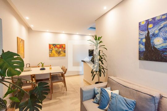 Sala de apartamento para alugar com 2 quartos, 57m² em Santa Mônica, Uberlândia