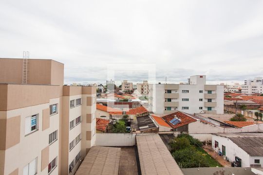 Vista da Suite de apartamento para alugar com 2 quartos, 57m² em Santa Mônica, Uberlândia