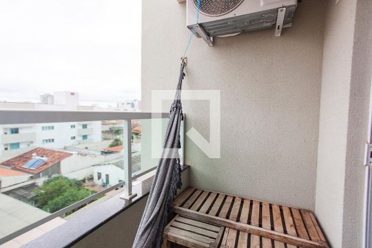 Varanda de apartamento para alugar com 2 quartos, 57m² em Santa Mônica, Uberlândia