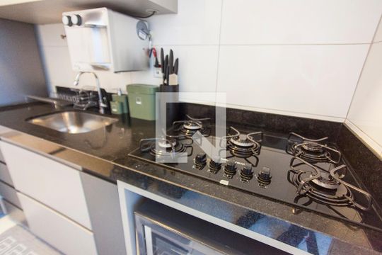 Cozinha de apartamento para alugar com 2 quartos, 57m² em Santa Mônica, Uberlândia