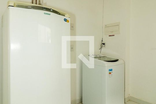 Cozinha de apartamento para alugar com 2 quartos, 39m² em Parque Santa Fé, Porto Alegre
