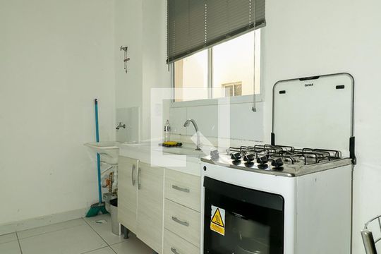 Cozinha de apartamento para alugar com 2 quartos, 39m² em Parque Santa Fé, Porto Alegre