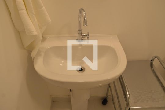 Banheiro de kitnet/studio à venda com 1 quarto, 37m² em Vila Mariana, São Paulo