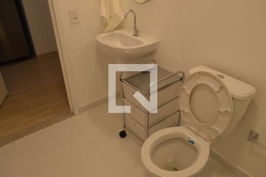 Banheiro de kitnet/studio à venda com 1 quarto, 37m² em Vila Mariana, São Paulo