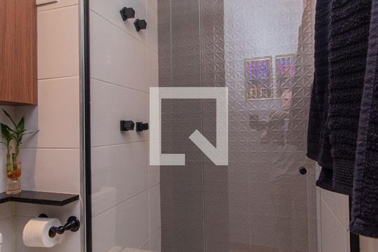 Banheiro de kitnet/studio para alugar com 1 quarto, 24m² em Vila Mariana, São Paulo