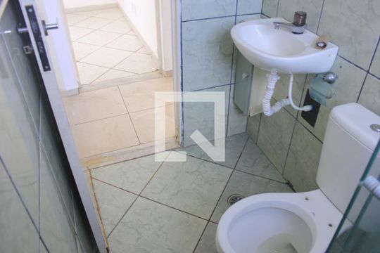 Banheiro de apartamento à venda com 2 quartos, 43m² em Jardim Ottawa, Guarulhos