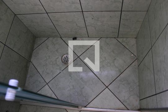 Banheiro de apartamento à venda com 2 quartos, 43m² em Jardim Ottawa, Guarulhos