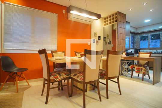 Sala de casa de condomínio à venda com 3 quartos, 100m² em Rondônia, Novo Hamburgo