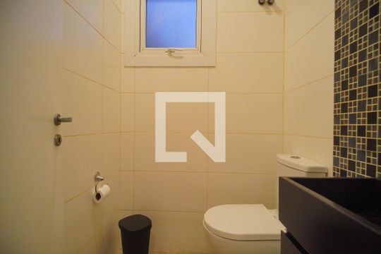 Banheiro de casa de condomínio à venda com 3 quartos, 100m² em Rondônia, Novo Hamburgo