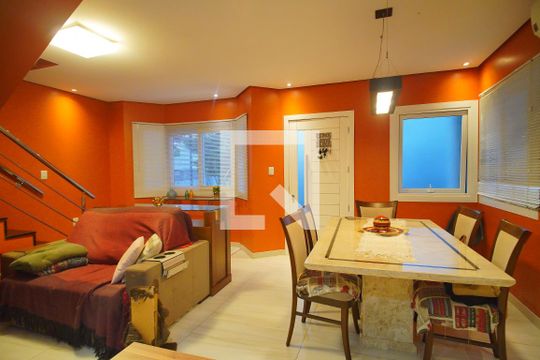 Sala de casa de condomínio à venda com 3 quartos, 100m² em Rondônia, Novo Hamburgo