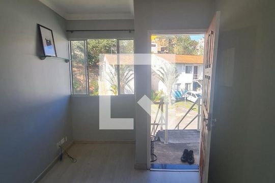 Sala de casa de condomínio para alugar com 2 quartos, 45m² em Outeiro de Passárgada, Cotia