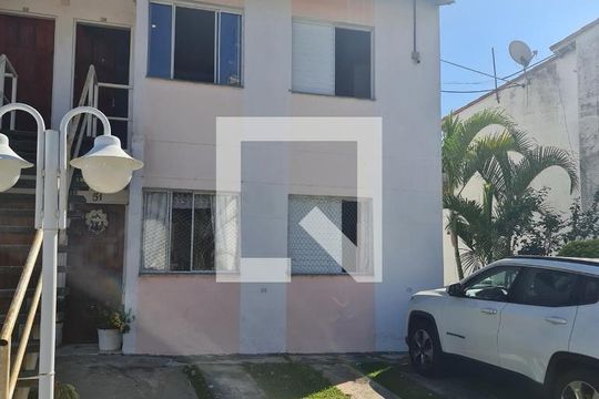 Fachada de casa de condomínio para alugar com 2 quartos, 45m² em Outeiro de Passárgada, Cotia