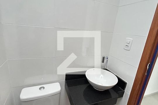 Banheiro de apartamento para alugar com 2 quartos, 37m² em Del Castilho, Rio de Janeiro