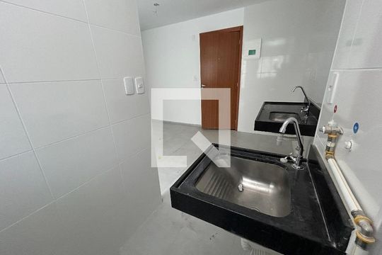 Área de Serviço de apartamento para alugar com 2 quartos, 37m² em Del Castilho, Rio de Janeiro