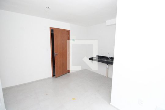 Sala de apartamento para alugar com 2 quartos, 37m² em Del Castilho, Rio de Janeiro