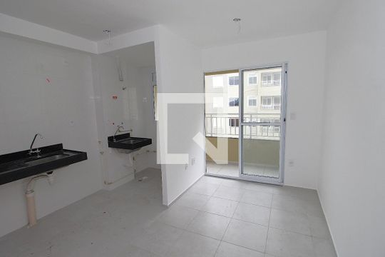 Sala de apartamento para alugar com 2 quartos, 37m² em Del Castilho, Rio de Janeiro