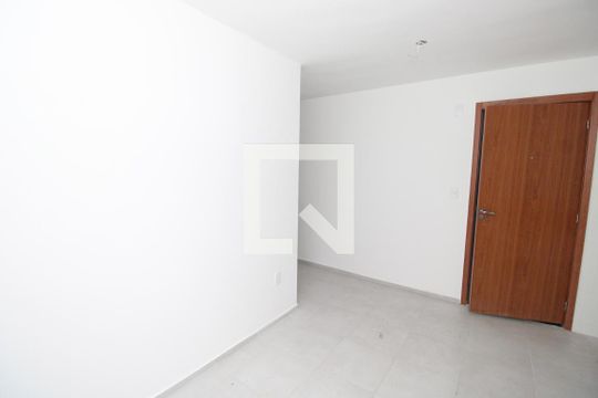 Sala de apartamento para alugar com 2 quartos, 37m² em Del Castilho, Rio de Janeiro