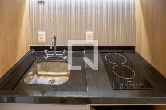 Sala/Cozinha de kitnet/studio para alugar com 1 quarto, 33m² em Vila Gumercindo, São Paulo