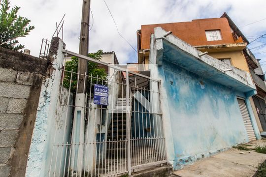 Vista da Rua de casa para alugar com 2 quartos, 48m² em Vila Sao Silvestre, Barueri