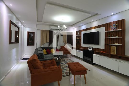 Sala de casa à venda com 3 quartos, 170m² em Fátima, Canoas