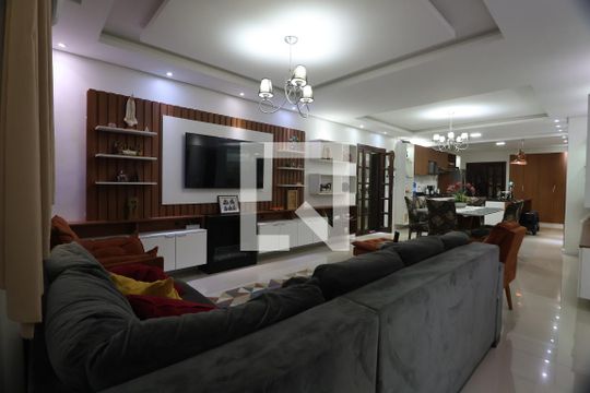 Sala de casa à venda com 3 quartos, 170m² em Fátima, Canoas