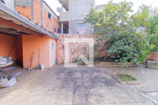Quintal de casa para alugar com 2 quartos, 114m² em Parque Santa Rita de Cassia, Cotia