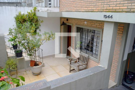 Entrada social de casa para alugar com 2 quartos, 100m² em Perdizes, São Paulo