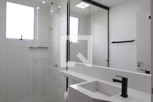 Banheiro da Suite de apartamento à venda com 2 quartos, 50m² em Jardim Guanabara, Belo Horizonte