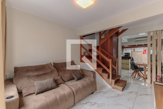 Sala de casa de condomínio para alugar com 3 quartos, 110m² em Humaitá, Porto Alegre