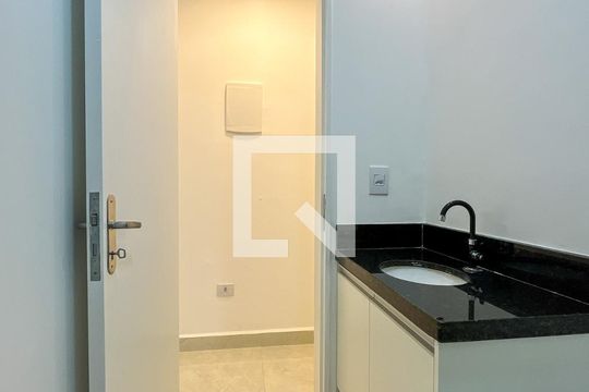 Banheiro de apartamento para alugar com 1 quarto, 30m² em Jardim Maristela, São Paulo