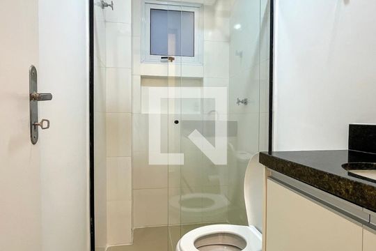Banheiro de apartamento para alugar com 1 quarto, 30m² em Jardim Maristela, São Paulo