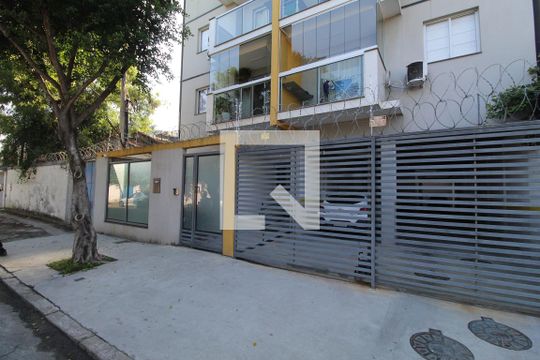 Entrada de apartamento à venda com 2 quartos, 114m² em Taquara, Rio de Janeiro