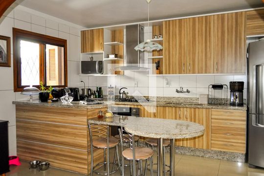 Cozinha de casa de condomínio à venda com 3 quartos, 230m² em Nonoai, Porto Alegre