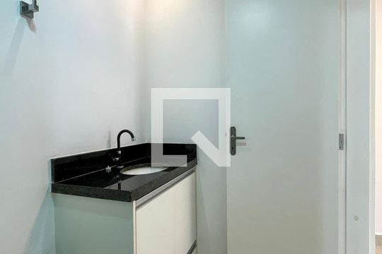 Banheiro de apartamento para alugar com 1 quarto, 30m² em Jardim Maristela, São Paulo