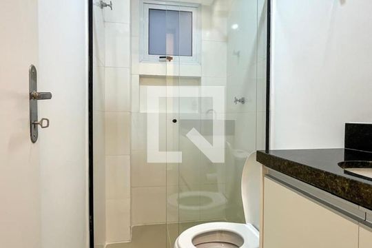 Banheiro de apartamento para alugar com 1 quarto, 30m² em Jardim Maristela, São Paulo