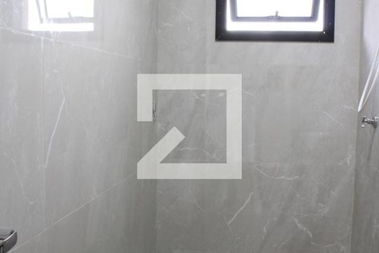 Banheiro de kitnet/studio para alugar com 1 quarto, 33m² em Cambuci, São Paulo