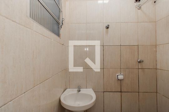 Banheiro de serviço de casa à venda com 4 quartos, 330m² em Cidade Antônio Estêvão de Carvalho, São Paulo