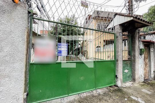 Fachada de casa à venda com 2 quartos, 60m² em Benfica, Rio de Janeiro