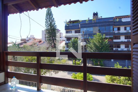Sala de TV - Varanda de casa à venda com 4 quartos, 313m² em Jardim Lindóia, Porto Alegre