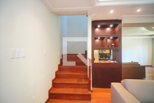 Escada - Acesso Piso Superior de casa à venda com 4 quartos, 313m² em Jardim Lindóia, Porto Alegre